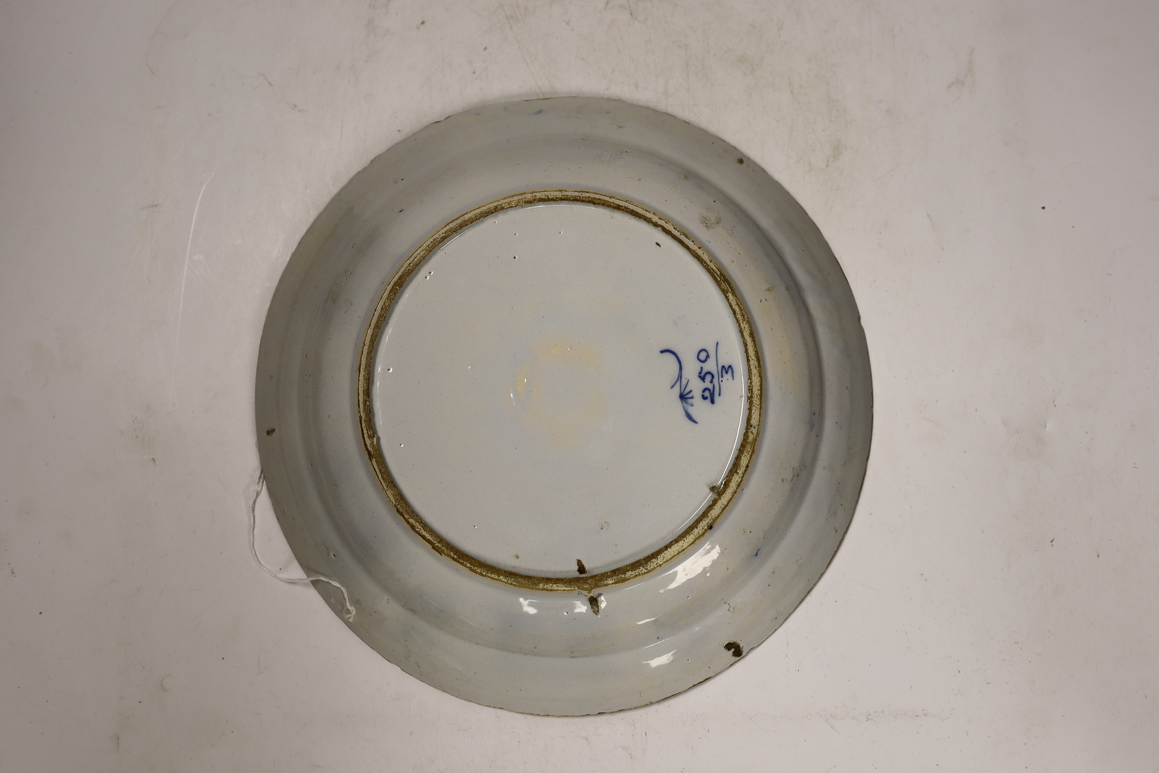 An 18th century Delft charger, 31cm diameter